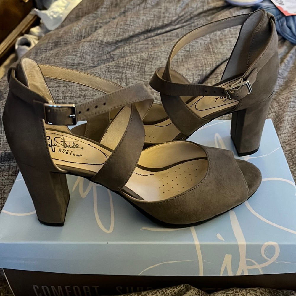 Chunky heeled tan/grey sandals